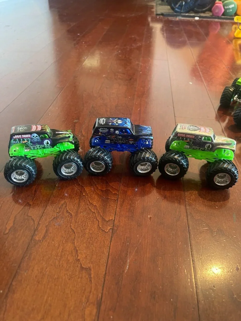 Hot Wheels Monster Jam Grave Digger Storage Case + 15 Trucks